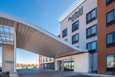 Fairfield Inn and Suites by Marriott logo